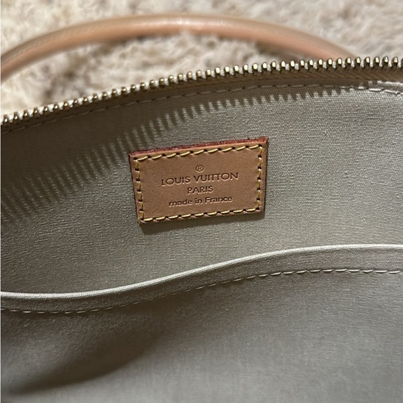 White Louis Vuitton - Picture 4 of 4